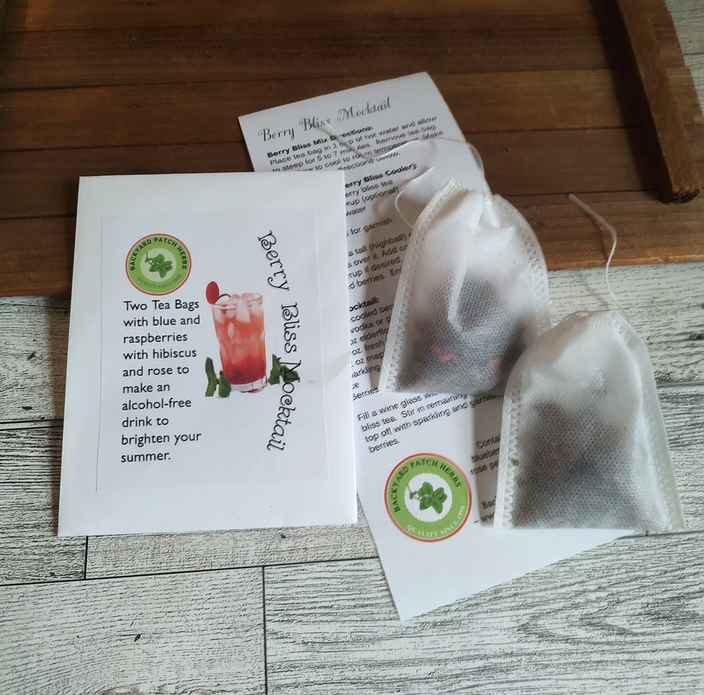 DIY Cocktail/ Mocktail Kits, make flavored vodka and gin, berry flavored summer drinks and more
