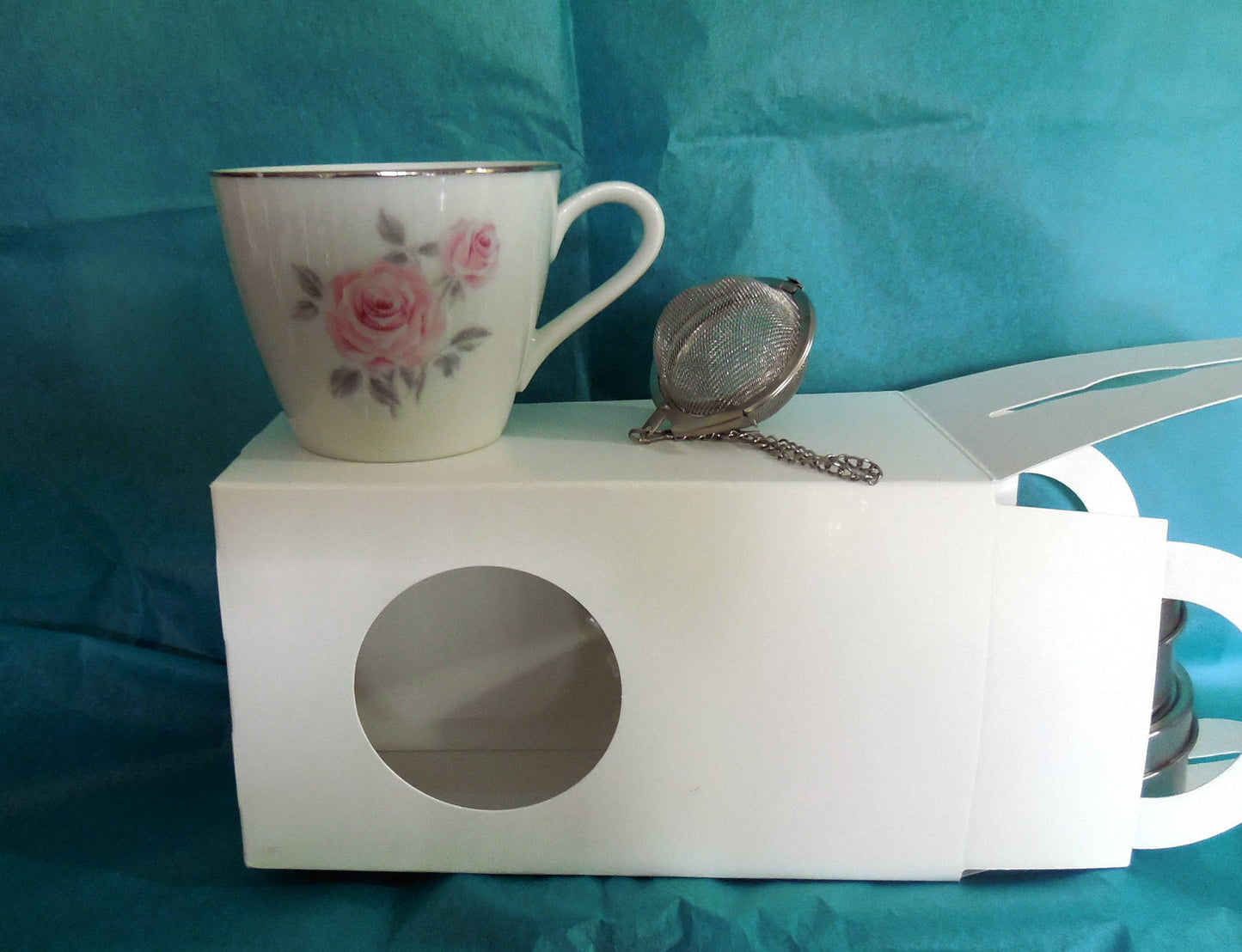 Tea cup with tea tins, Demi tea cup and three mini tins herb tea, herbal tea, rose hip, lavender, tisane, gift basket, gift set, gift box